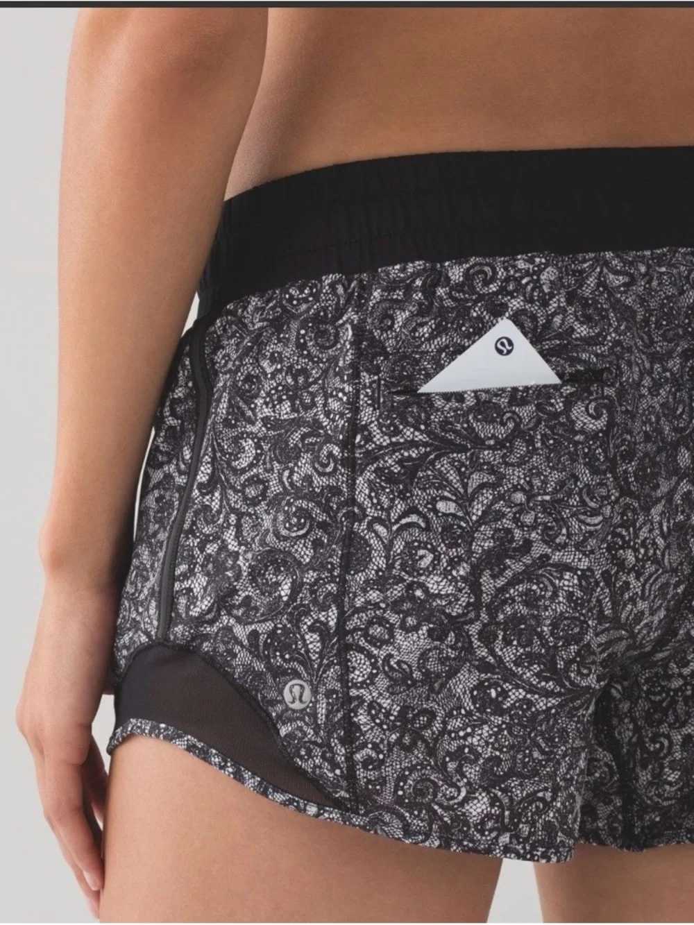 Lululemon Hotty Hot Short (2.5”) Mini Cinder Lace White and Black